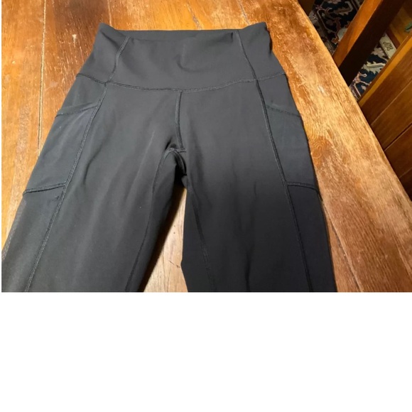 Lululemon Seek The Heat Crop 24" Inseam Black Mesh Side Panel Women's Size 6 - Picture 3 of 9